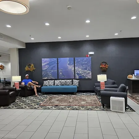 La Quinta Inn & Suits By Wyndham Pontoon Beach Il