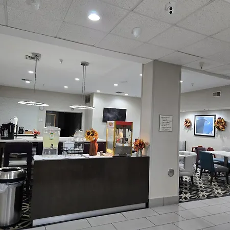 La Quinta Inn & Suits By Wyndham Pontoon Beach Il