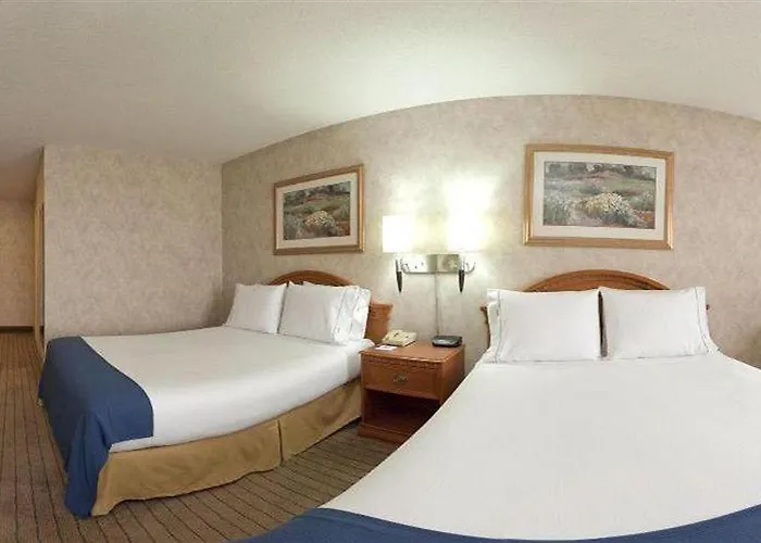 La Quinta & Suits By Wyndham Pontoon Il 3*