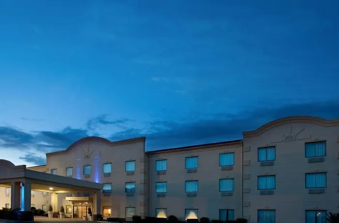 La Quinta & Suits By Wyndham Pontoon Il 3*