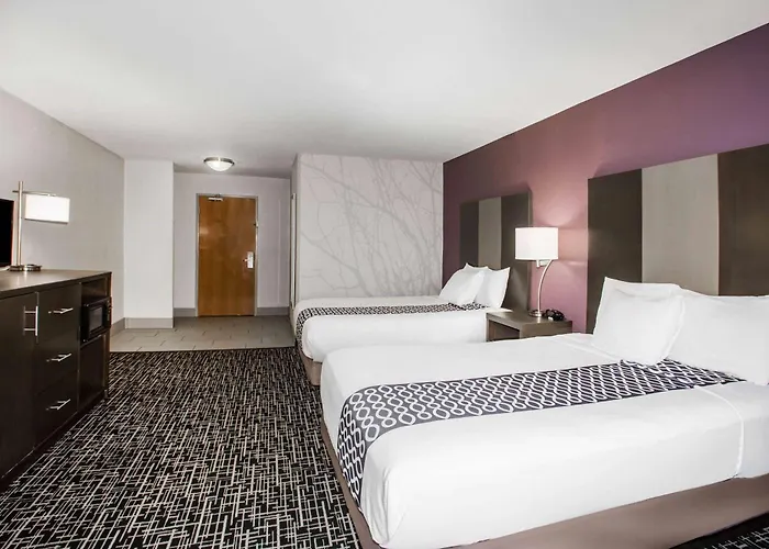 La Quinta & Suits By Wyndham Pontoon Il Hotel 3*