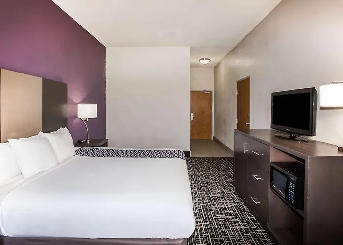 La Quinta & Suits By Wyndham Pontoon Il
