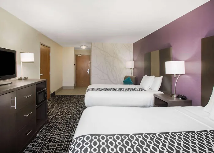 Hotel La Quinta & Suits By Wyndham Pontoon Il 3*