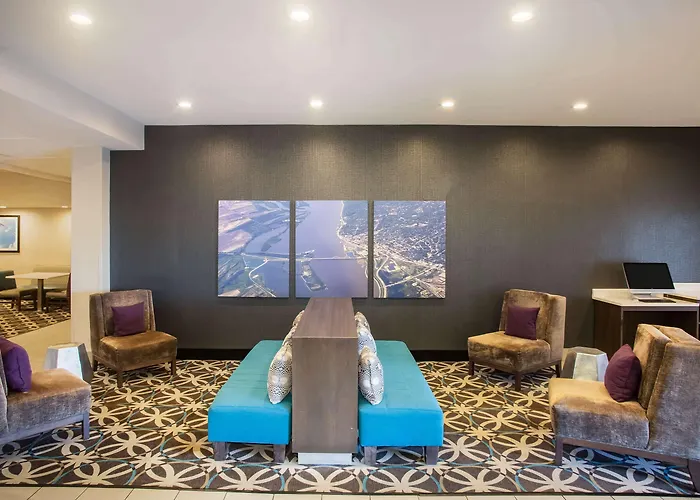 La Quinta & Suits By Wyndham Pontoon Il Hotel 3*
