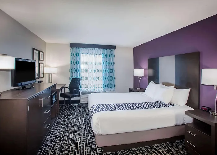 La Quinta & Suits By Wyndham Pontoon Il