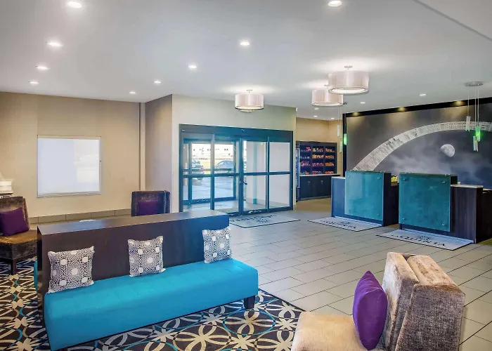 La Quinta & Suits By Wyndham Pontoon Il Hotel 3*