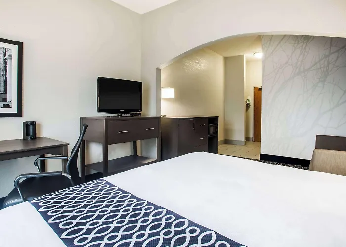 Hotel La Quinta & Suits By Wyndham Pontoon Il 3*
