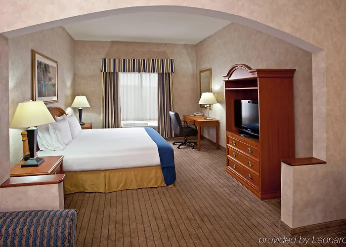 La Quinta & Suits By Wyndham Pontoon Il Hotel
