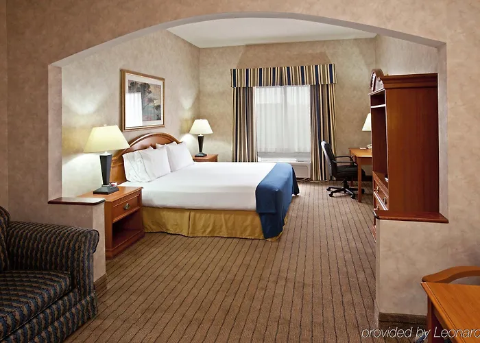La Quinta & Suits By Wyndham Pontoon Il Hotel