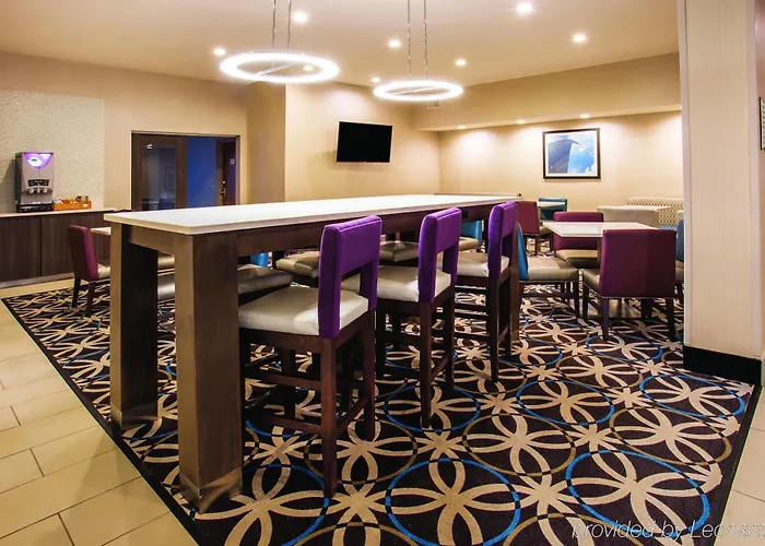Hotel La Quinta & Suits By Wyndham Pontoon Il
