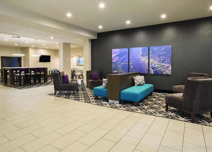 Hotel La Quinta & Suits By Wyndham Pontoon Il