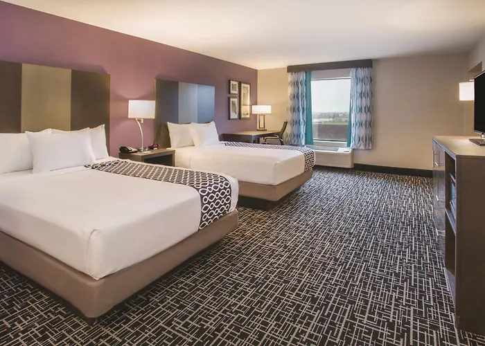 Hotel La Quinta & Suits By Wyndham Pontoon Il 3*