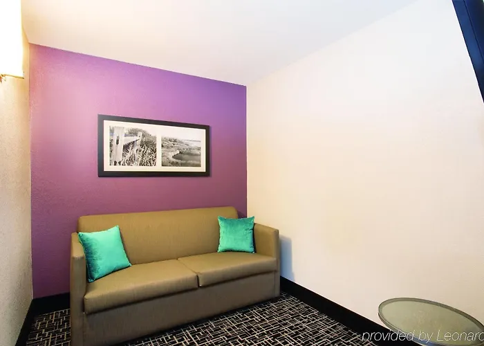 Hotel La Quinta & Suits By Wyndham Pontoon Il