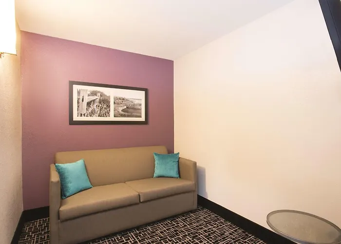 La Quinta & Suits By Wyndham Pontoon Il