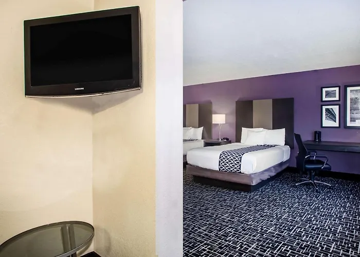 Hotel La Quinta & Suits By Wyndham Pontoon Il 3*